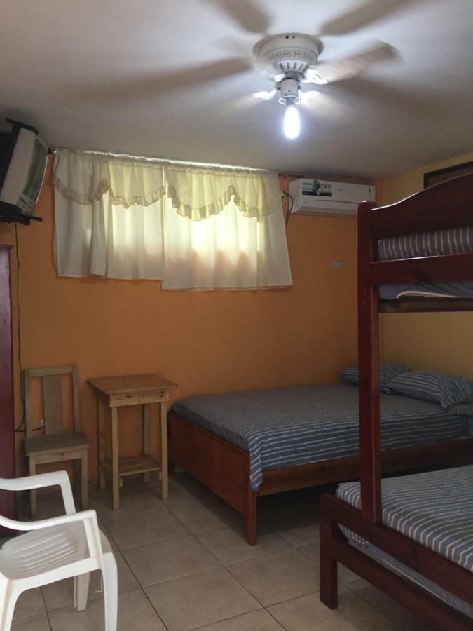 Hostal Sarai Педерналес Екстер'єр фото